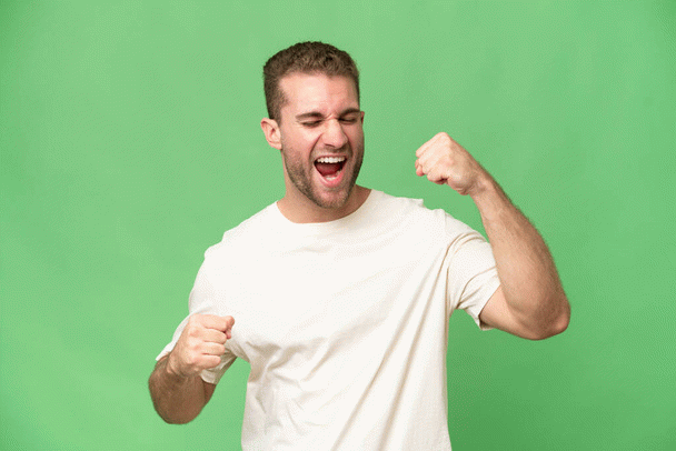 رمز و راز موفقیت در کسب درآمد از یوتیوب: 9 نکته الزامی، پاسخ به سوالات متداول و یک جدول جامع